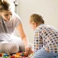 Yasmine, babysitter à Paris
