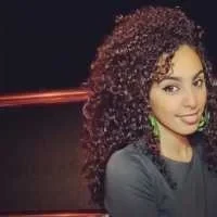 Sabrina, babysitter à Paris