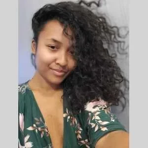 Dina, babysitter à Bordeaux