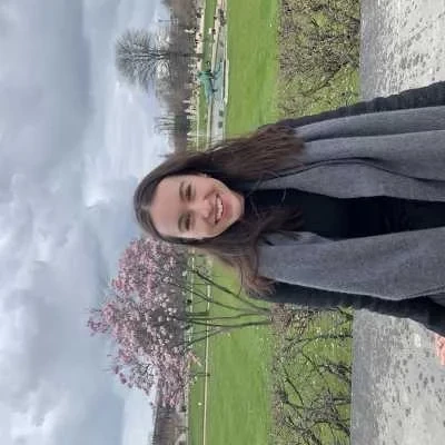 Jade, babysitter à Paris