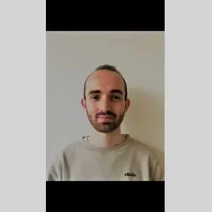 Adrien, babysitter à Marseille