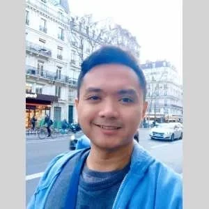 Edgardo jr, babysitter à Paris