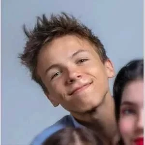 Félix, babysitter à Paris