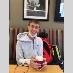 Jonas, babysitter à Paris