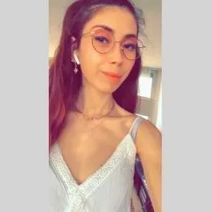 Roxane , babysitter à Paris