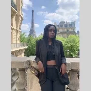 Elena , babysitter à Melun