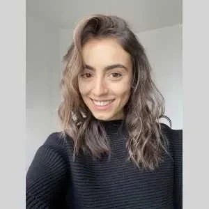 Ornélia, babysitter à Paris