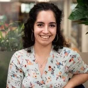 Manon , babysitter à Paris