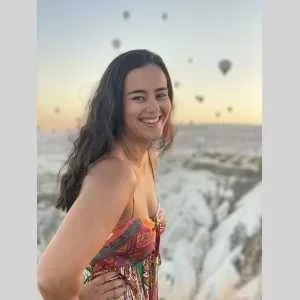 Zineb, babysitter à Paris