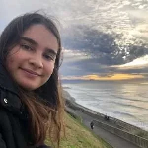 Julie, babysitter à Anglet