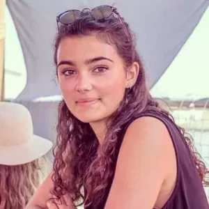 Charlotte, babysitter à Paris