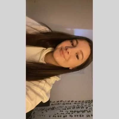 Romane, babysitter à Antibes