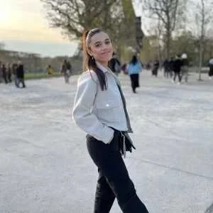 Angelina , babysitter à Paris