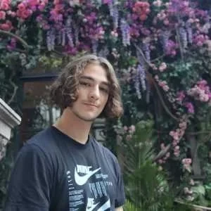 Enzo, babysitter à Vaureal