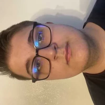 Enzo, babysitter à Paris