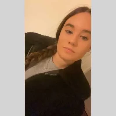 Eva , babysitter à Paris