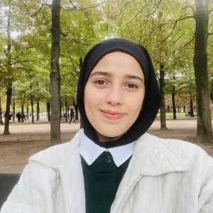 Yassmine, babysitter à Paris