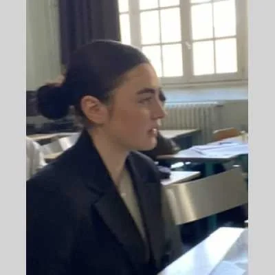 Mélanie , babysitter à Paris