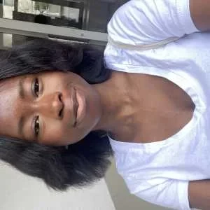 Zeinabou, babysitter à Paris