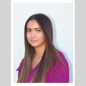 Lyna , babysitter à Nice